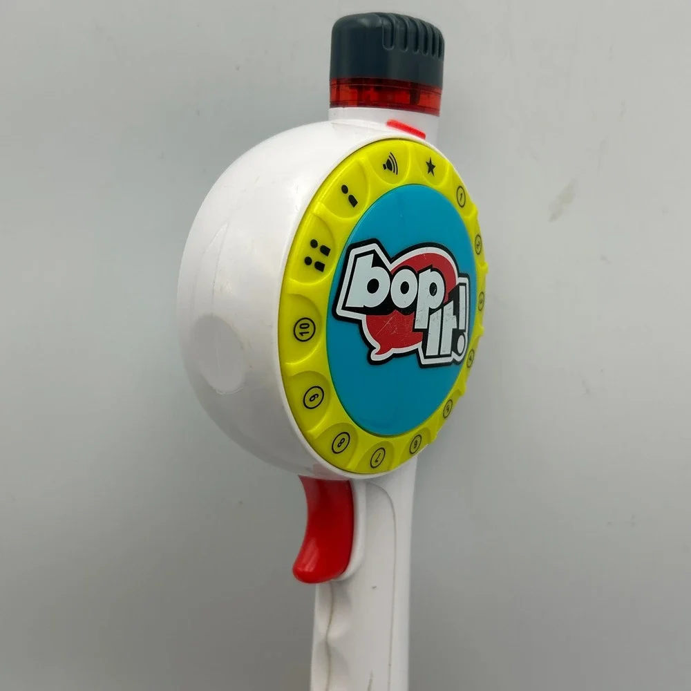 2017 Bop It Challenge Game Maker Hasbro Electronic Handheld White Skill -Tested